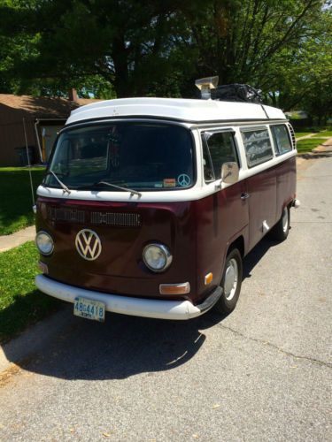 1971 vw bus -- beautiful. (volkswagen westfalia)