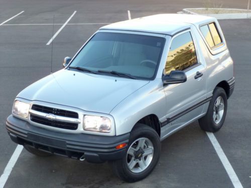 2002 chevy tracker, rwd, soft and hard top, low low miles, excellant condition