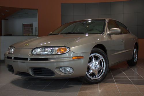 2001 oldsmobile aurora base sedan 4-door 4.0l like brand new!!!!  low miles