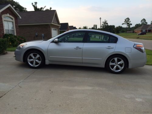 2008 nissan altima se sedan 4-door 3.5 se  no reserve!!!!