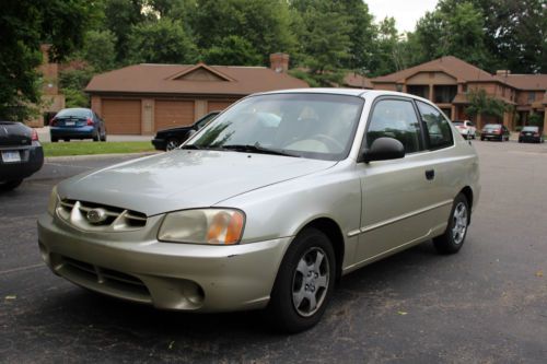 2002 hyundai accent gs hatchback 3-door 1.6l