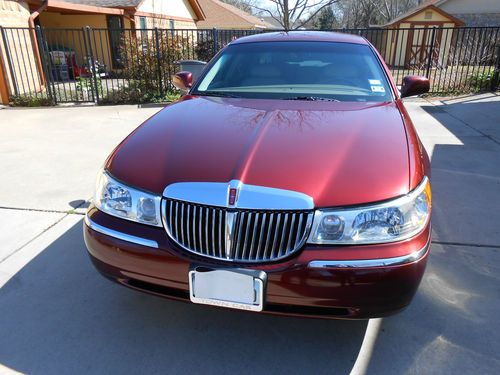 2002 lincoln town car executive sedan 4-door 4.6l