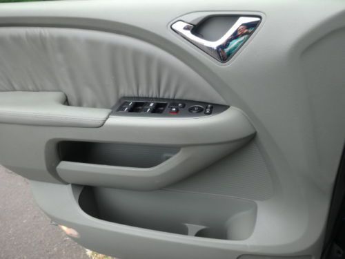 NO RESERVE ALL POWER LEATHER SUNROOF 8 SEAT DUAL A/C NEW MICHELIN TIRES SERVICED, image 89