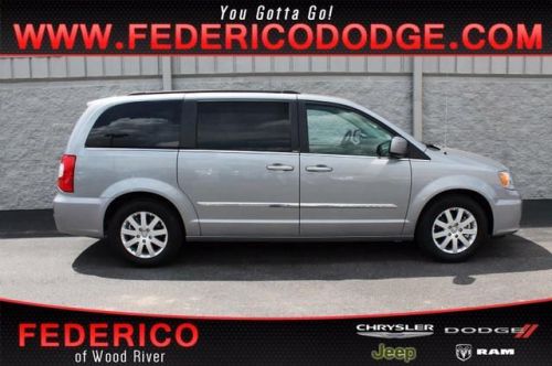 2013 chrysler town & country touring