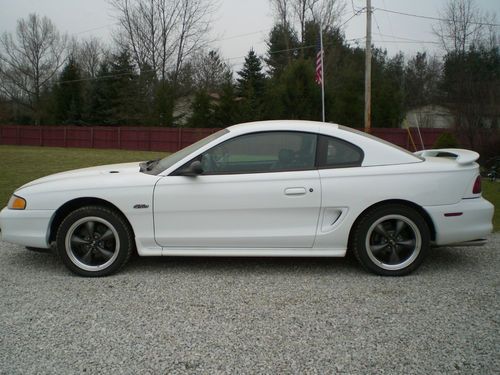 Gt 2d coupe 5-speed 48k miles,mach460 sound w/bass boost cobra alloy wheels, abs