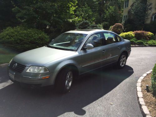 2004 volkswagen passat glx 4 motion sedan 4-door 2.8l