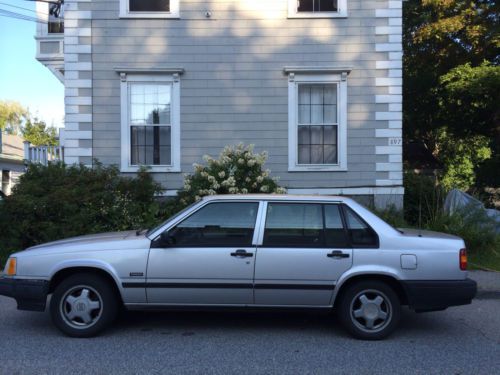 1991 volvo 940 se sedan 4-door 2.3l