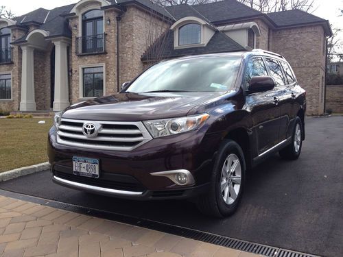 2011 toyota highlander base sport utility 4-door 3.5l excellent condition