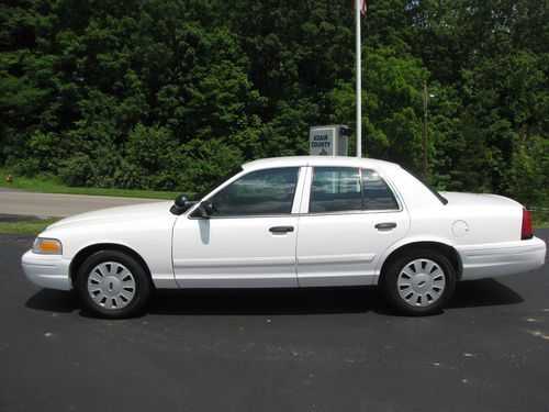 2010 ford crown victoria police interceptor sedan 4-door 4.6l