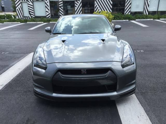 Nissan gt-r premium coupe 2-door