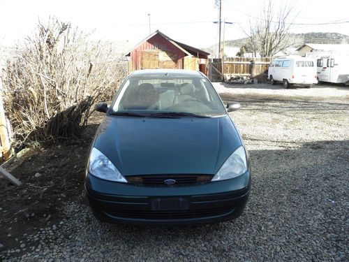 2001 ford focus se sedan 4-door 2.0l