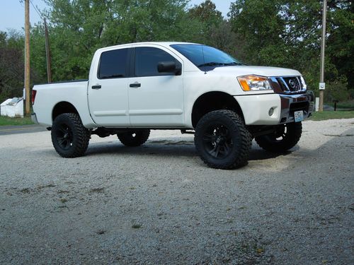 2012 nissan titan crew cab 4x4 lifted w/ pro comp 6 inch lift