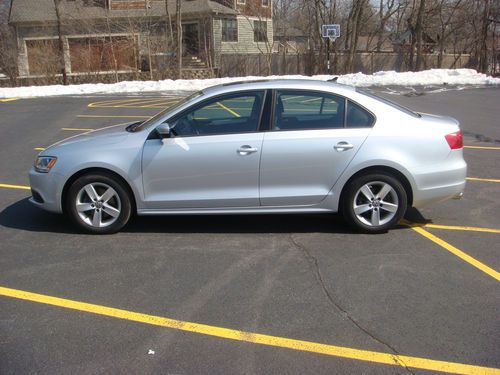 2011 volkswagen jetta tdi sedan 4-door 2.0l  no reserve!!