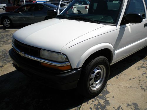 2003 chevrolet s10 base extended cab pickup 3-door 4.3l