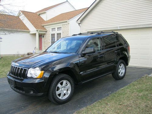 2009 jeep grand cherokee laredo 4x4 v6. mint 18841 miles