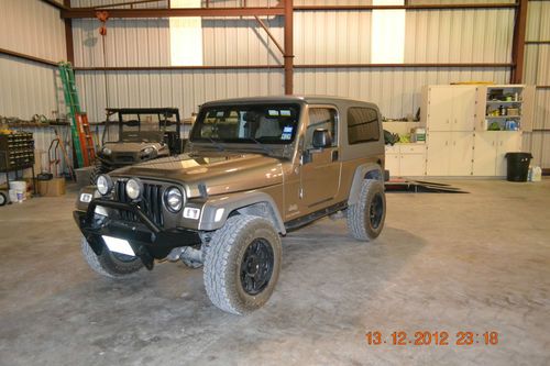 2005 jeep wrangler unlimited sport utility 2-door 4.0l hard and soft top!