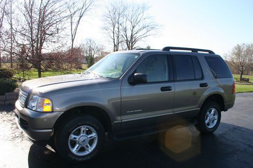 2005 explorer xlt  only 31342 miles!  excellent, excellent condition