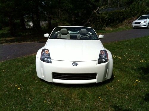 2005 nissan 350z touring convertible 2-door 3.5l