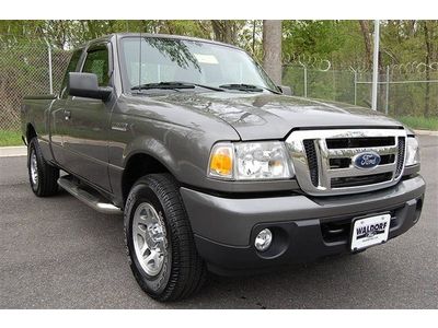 Xlt 4.0l  4x4  like new 1,194 miles !   as new as it gets - ford dealer
