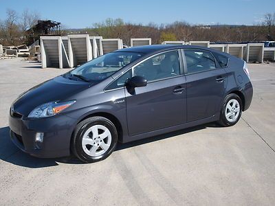 Grey hatchback hybrid one owner moon roof three model navigation