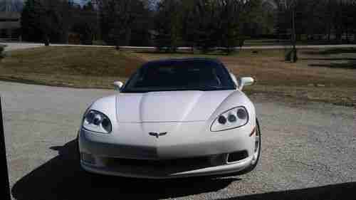 2006 CHEVROLET CORVETTE COUPE WHITE WITH RED LEATHER INTERIOR 9,000 MILES, image 2