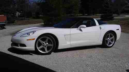 2006 CHEVROLET CORVETTE COUPE WHITE WITH RED LEATHER INTERIOR 9,000 MILES, image 3
