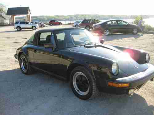 1981 PORSCHE 911 SC TARGA 2 DR COUPE, image 3