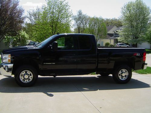 2008 silverado 2500 hd 4x4, black, xm radio, linex, clean and very nice