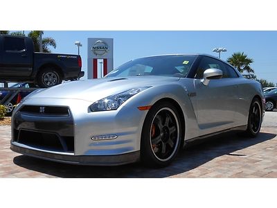 2014 nissan gt-r black edition w/ super silver paint