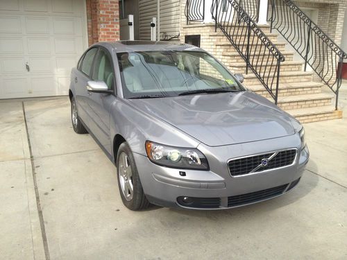 2005 volvo s40 t5 sedan 4-door 2.5l