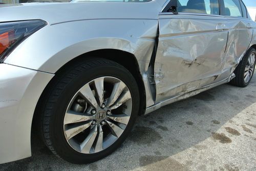 2012 Honda Accord LX 5-speed Clean Title for repair No Reserve, image 6