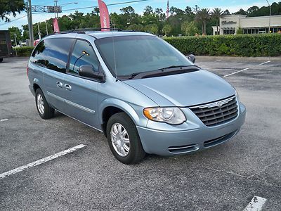 2005 chrysler town and country touring,pwr doors,stow n go,wow $99.00 no reserve