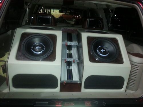 Candypaint, gator &amp; leather insides, 10tv's, 4-12"woofer pushed by 3 amps