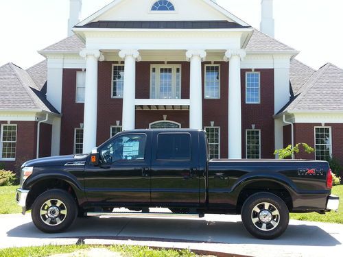 2011 ford f-250 super duty lariat crew cab pickup 4-door 6.2l