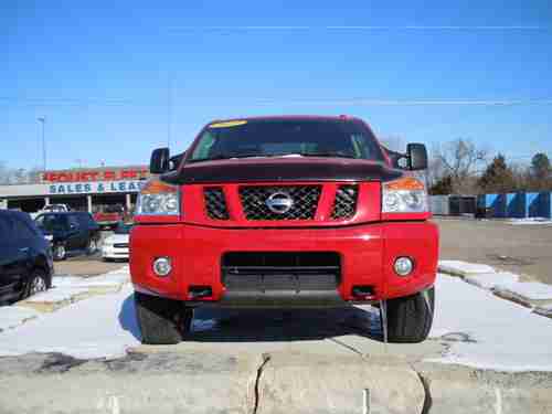 2010 Nissan Titan PRO-4X Crew Cab Pickup 4-Door 5.6L, image 2