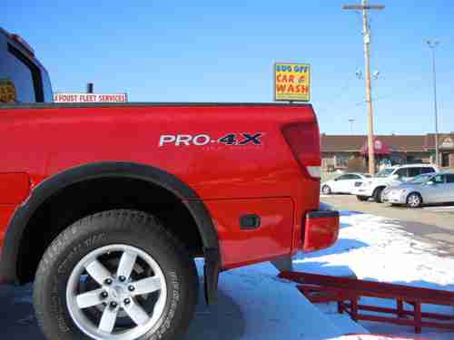 2010 Nissan Titan PRO-4X Crew Cab Pickup 4-Door 5.6L, image 4