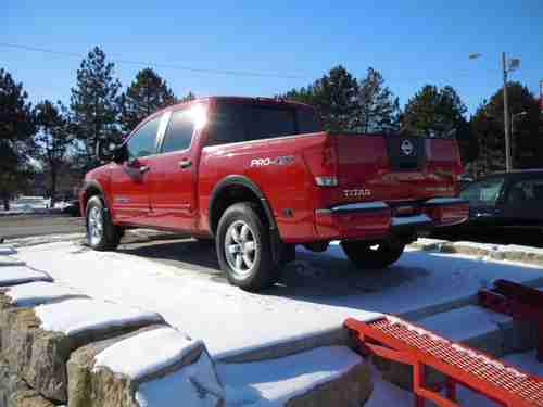 2010 Nissan Titan PRO-4X Crew Cab Pickup 4-Door 5.6L, image 6