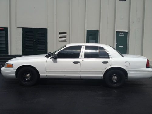 2002 FORD CROWN VICTORIA POLICE INTERCEPTOR HIGHWAY MILES FULLY EQUIP.NO RESERVE, image 2