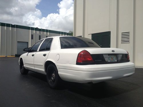 2002 FORD CROWN VICTORIA POLICE INTERCEPTOR HIGHWAY MILES FULLY EQUIP.NO RESERVE, image 3