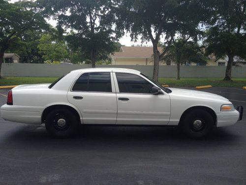 2002 FORD CROWN VICTORIA POLICE INTERCEPTOR HIGHWAY MILES FULLY EQUIP.NO RESERVE, image 6