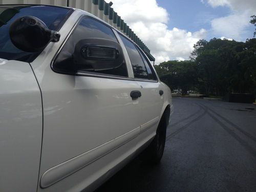 2002 FORD CROWN VICTORIA POLICE INTERCEPTOR HIGHWAY MILES FULLY EQUIP.NO RESERVE, image 9