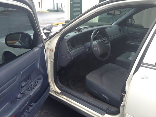 2002 FORD CROWN VICTORIA POLICE INTERCEPTOR HIGHWAY MILES FULLY EQUIP.NO RESERVE, image 18