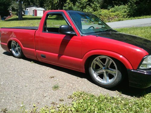 Custom 2000 chevrolet s10 - 2.2l 5 speed - air ride suspension &amp; 18" chrome rims