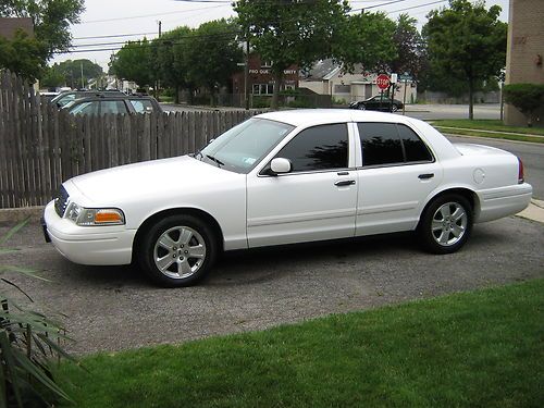 2011 ford crown victoria lx