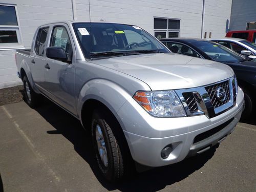 2013 nissan frontier sv 4x4 v6 crew cab brilliant silver w/ bedliner