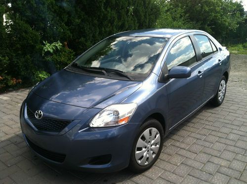 2012 toyota yaris  only 17k miles drives&amp;runs 100% no reserve the car must go !!