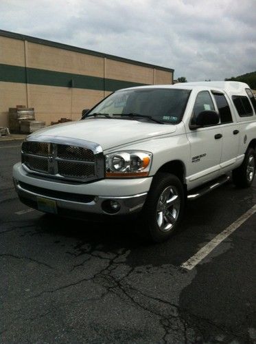 White 2006 dodge ram 1500 4 door quad cab pickup truck excellent condition