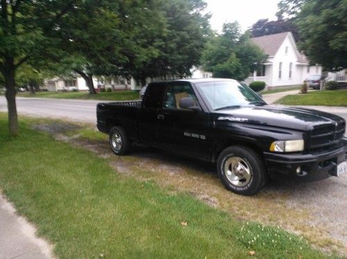 1999 dodge ram extended cab truck, sport 1500 v6  black in color