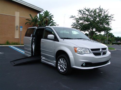 2012 dodge grand caravan r/t braun xt wheelchair handicap van, only 5k miles