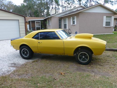 Yellow 1968 chevy camaro